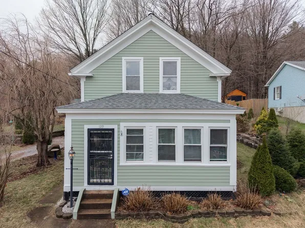129 School St, Warren, MA 01083