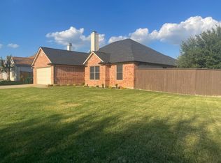 825 Ridgecrest Ct, Aubrey, TX 76227