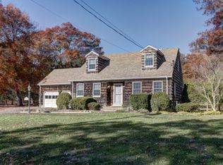 84 Eisenhower Dr, East Quogue, NY 11942