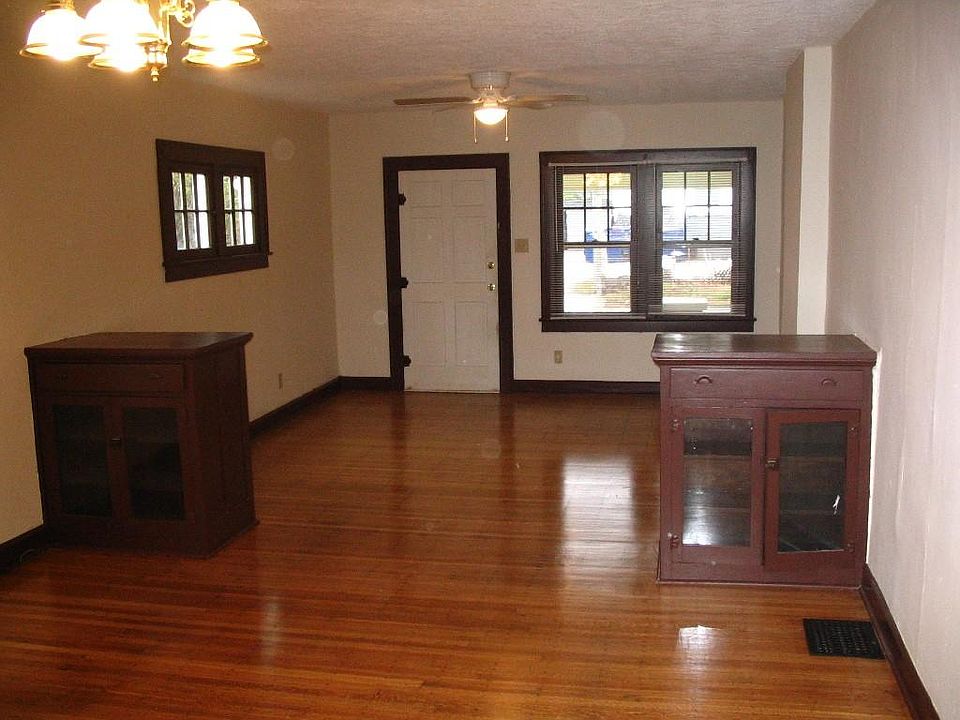 2nd image of 4844 Winthrop Ave