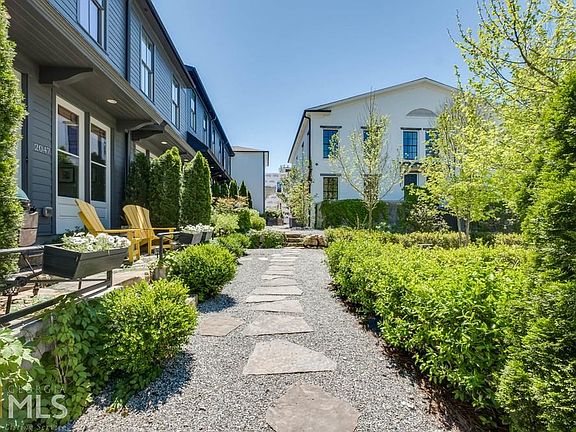 3rd image of 2047 Telfair Cir NE