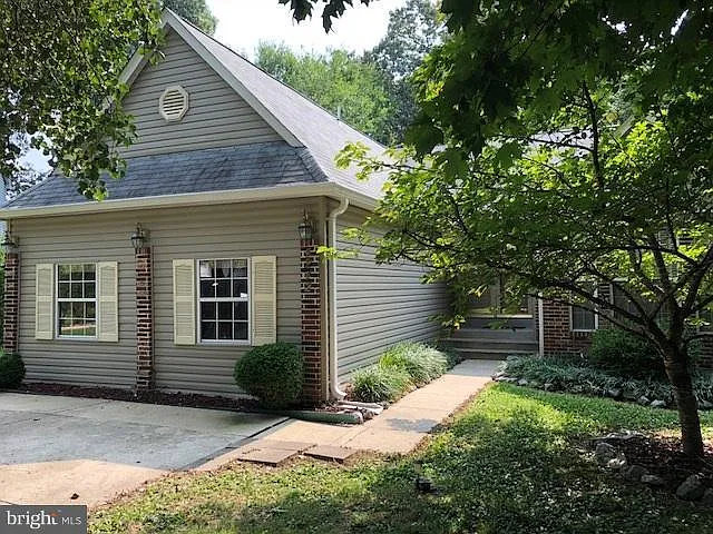 4242 Mockingbird Cir photo 1