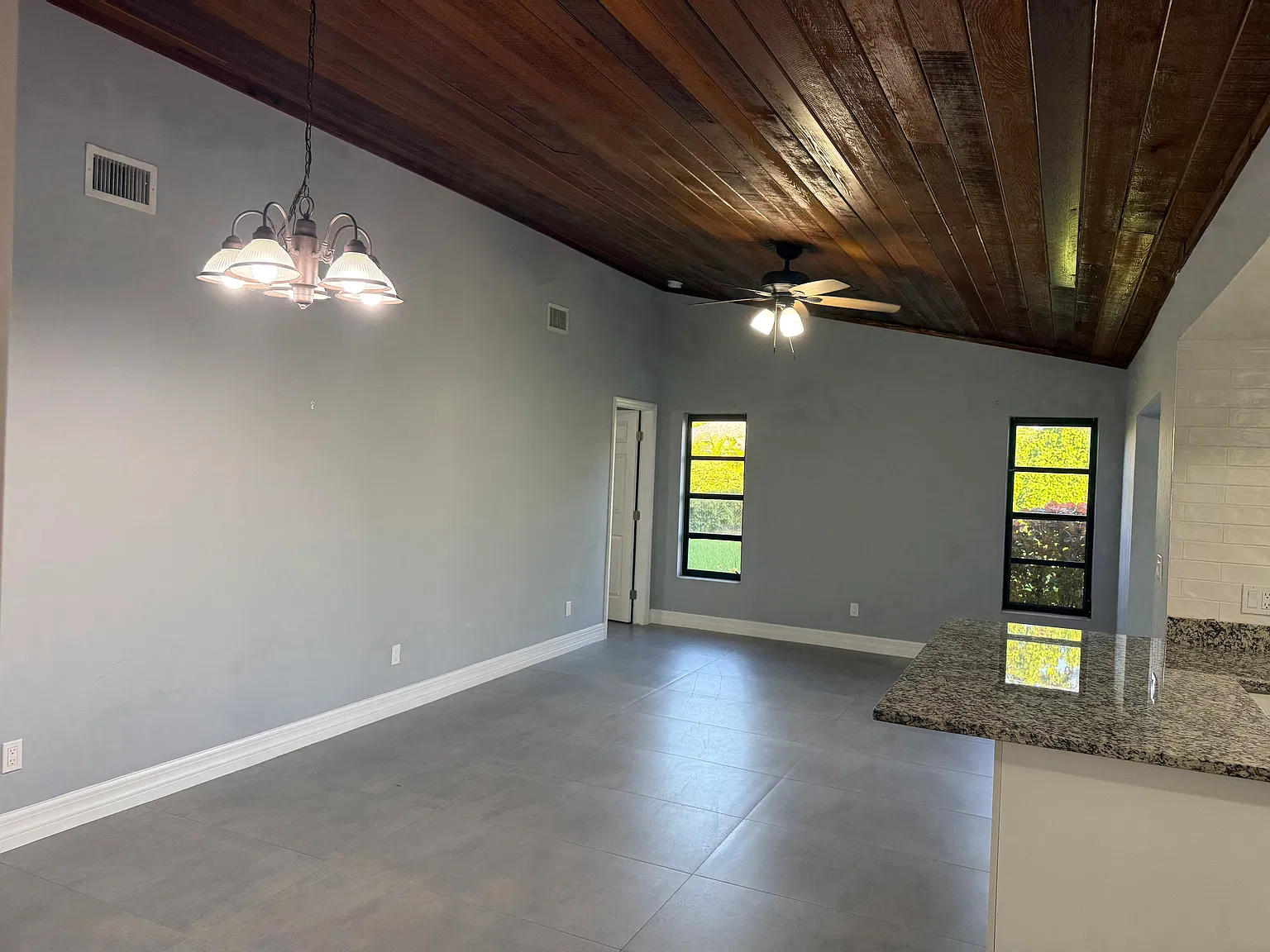 701 SE 21st Ave — Photo 4