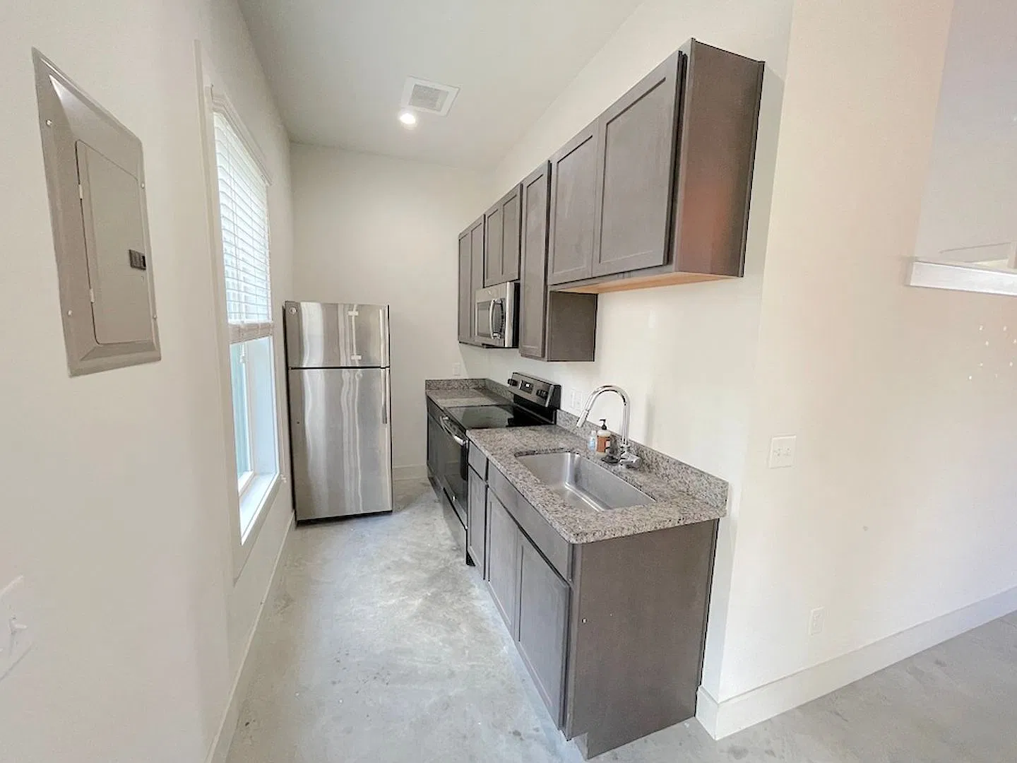 609 E Duffy Ln — Photo 4