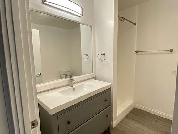 2nd image of 938 4th St APT 209