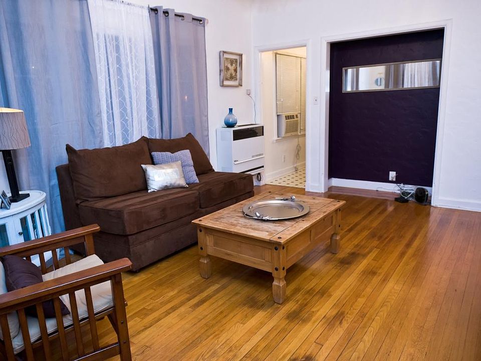 Living room/entryway