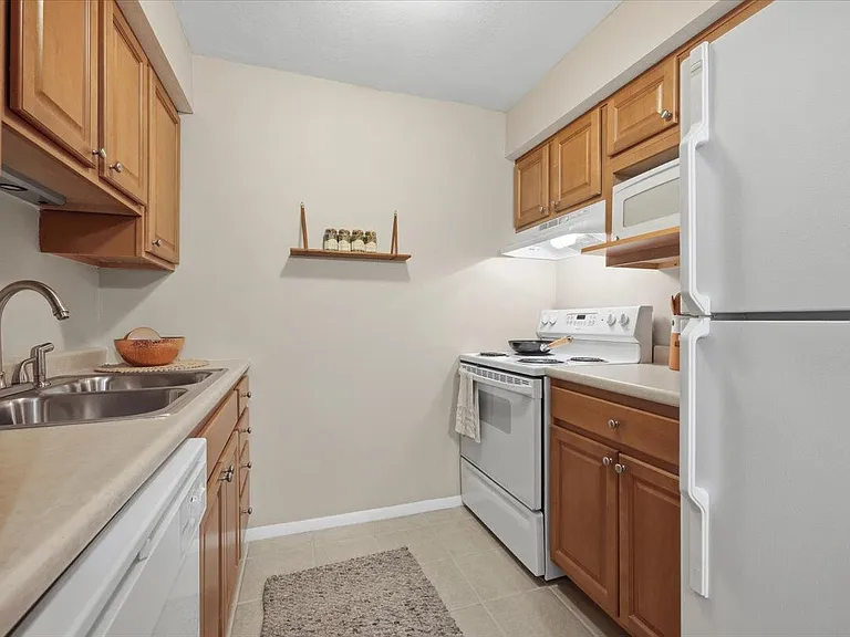 Beau Jardin Apartments — Photo 7