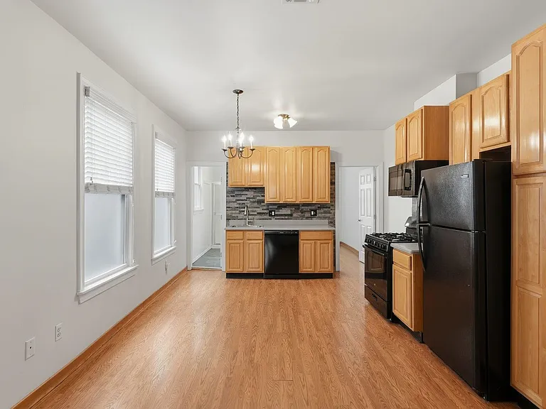 394 Woodlawn Ave #2 — Photo 11