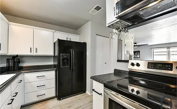 2203 Coach Dr — Photo 3