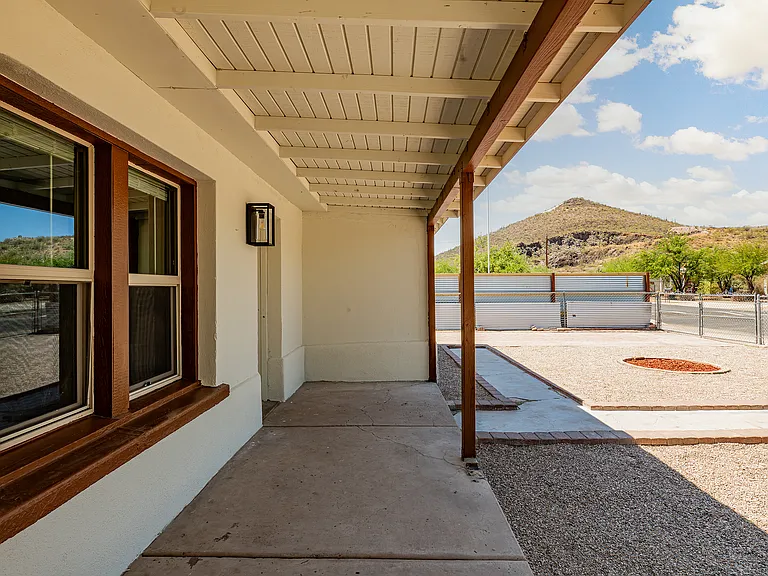 115 S Palomas Ave — Photo 2