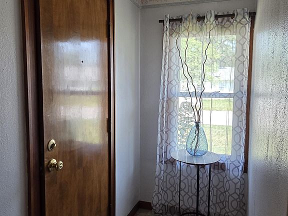 5th image of 741 Bobby Ave