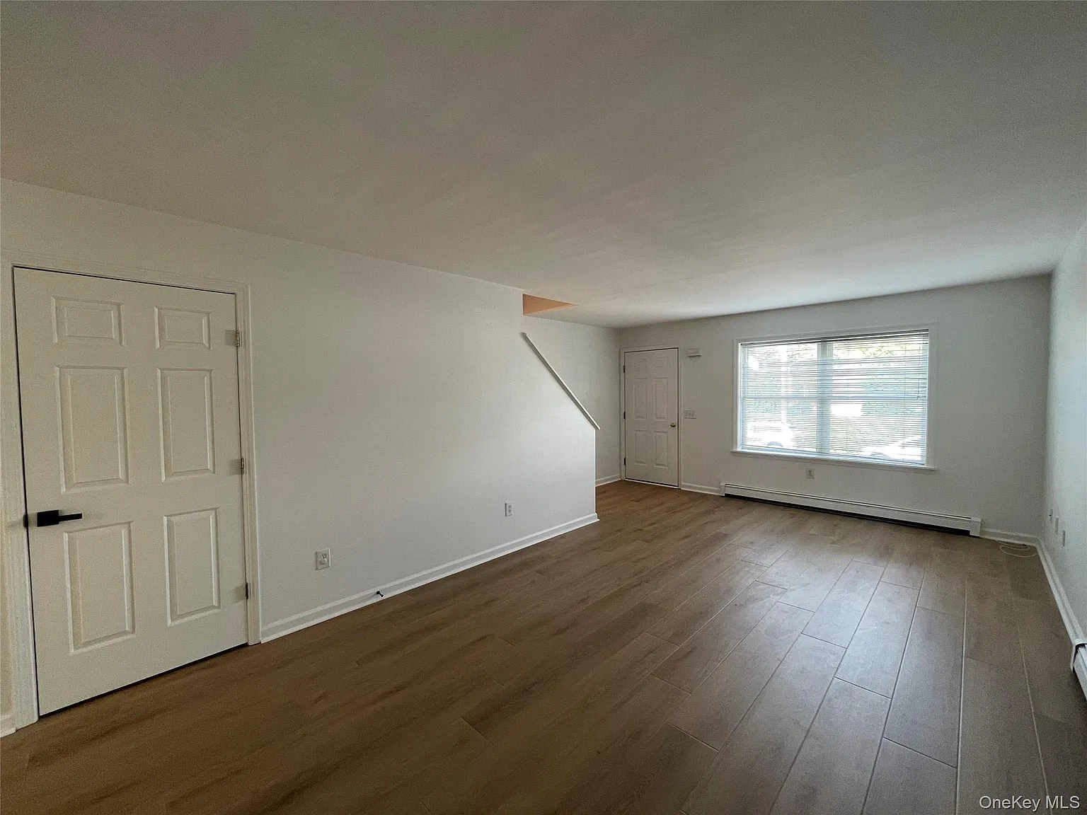 3 bed, 3.0 bath, 1600 sqft, $5,250 — Photo 2