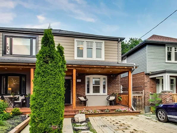 55 Billings Ave, Toronto, ON M4L 2S3