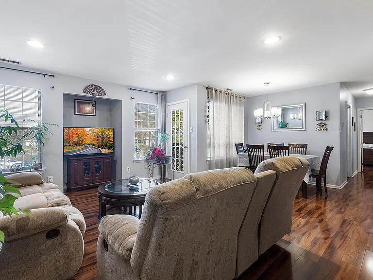 1102 Diamond Dr — Photo 10