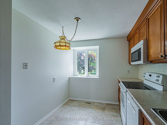 5th image of 32 C Benlea Dr