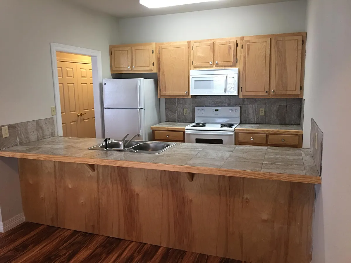 Building Photo - 200 Fieldstone Ln