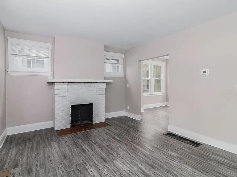 623687_021_living_room_13241344.jpg