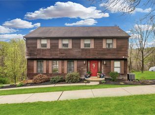 623 W Parliament Dr, Coraopolis, PA 15108