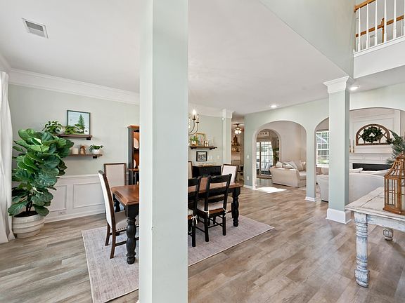 4th image of 6 Swainson Ct