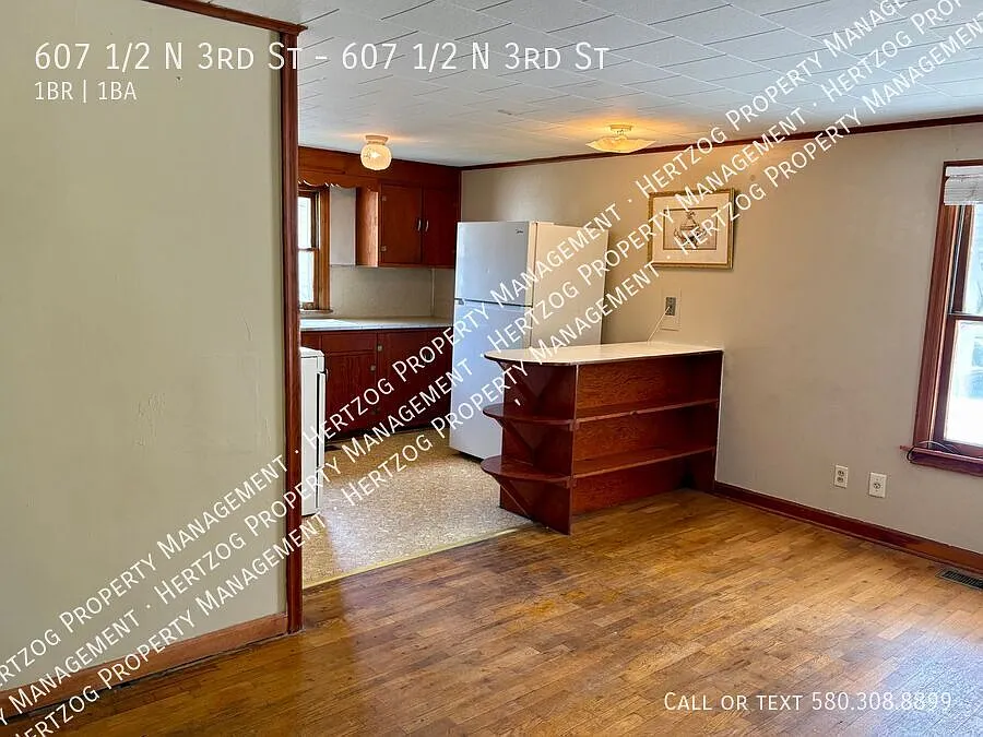 Charming 1 Bed 1 Bath Garage Apartment for Rent! — Photo 2