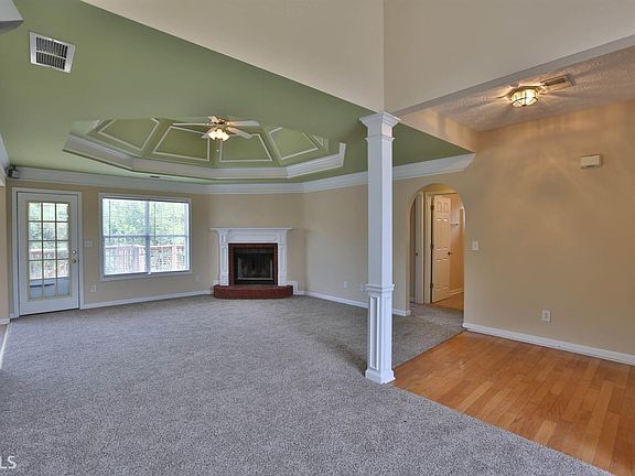 5th image of 228 Cambridge Dr