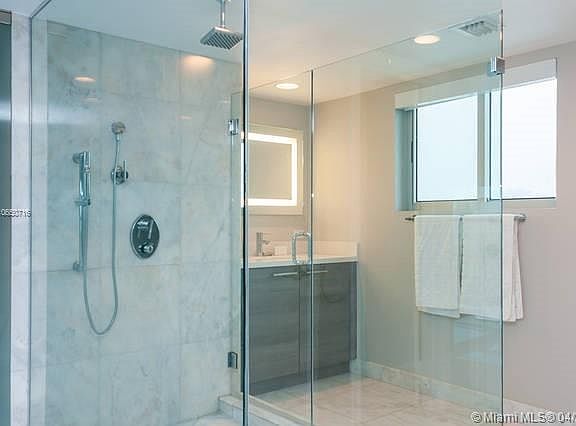 2nd image of 421 Meridian Ave APT 1