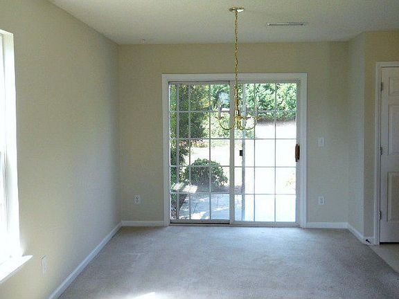 3rd image of 3611 Thornwood Dr