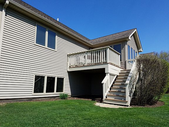 Additional FULL DAYLIGHT windows in basement.