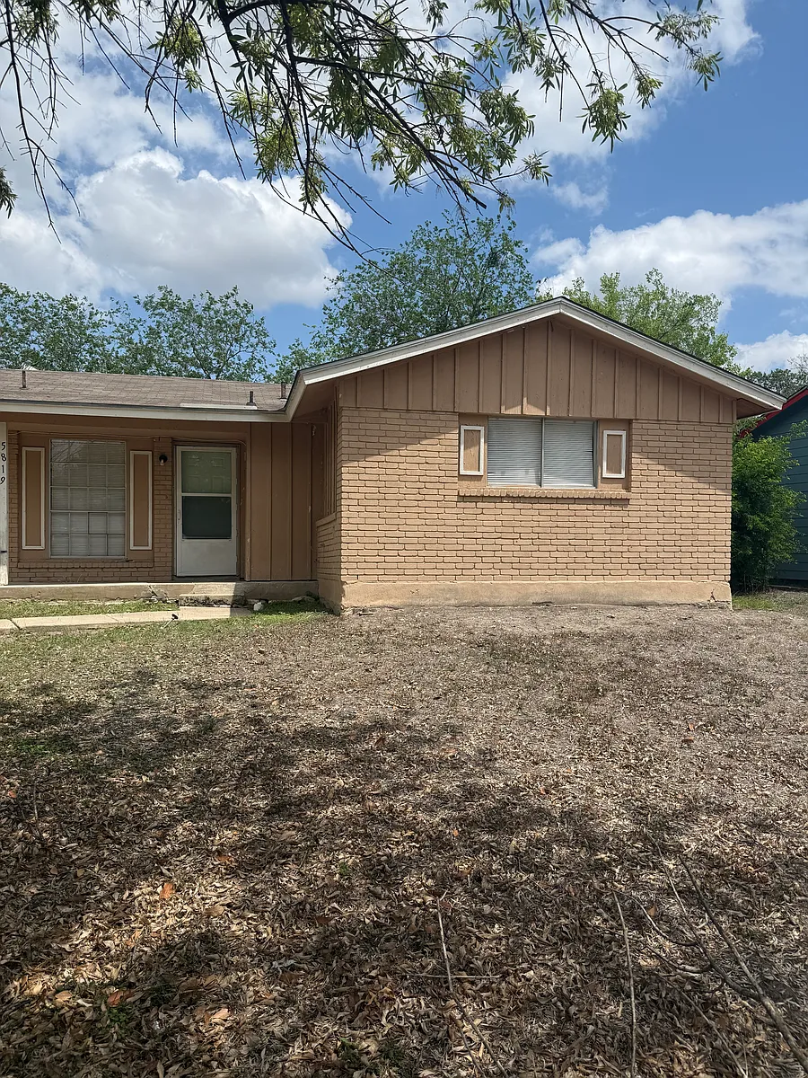 Building Photo - 5819 Woodhill
