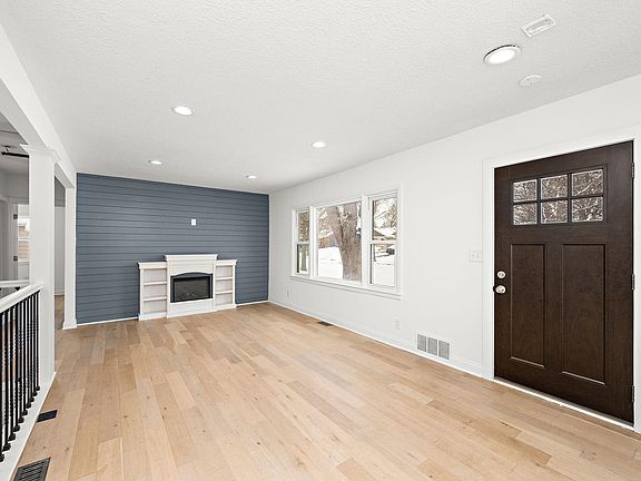 5th image of 1756 Saunders Ave