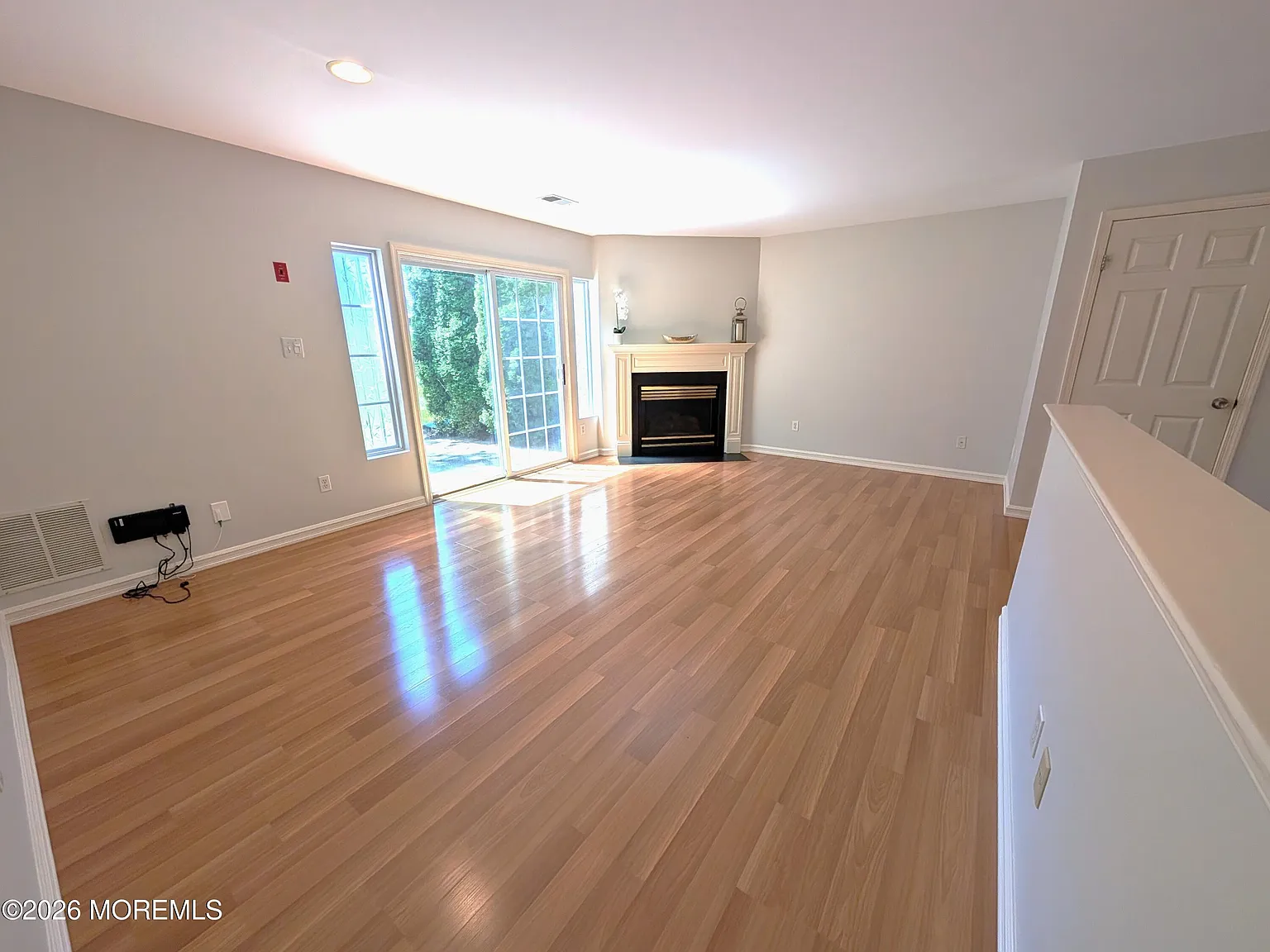 3 bed, 2.5 bath, 1400 sqft, $3,500 — Photo 4