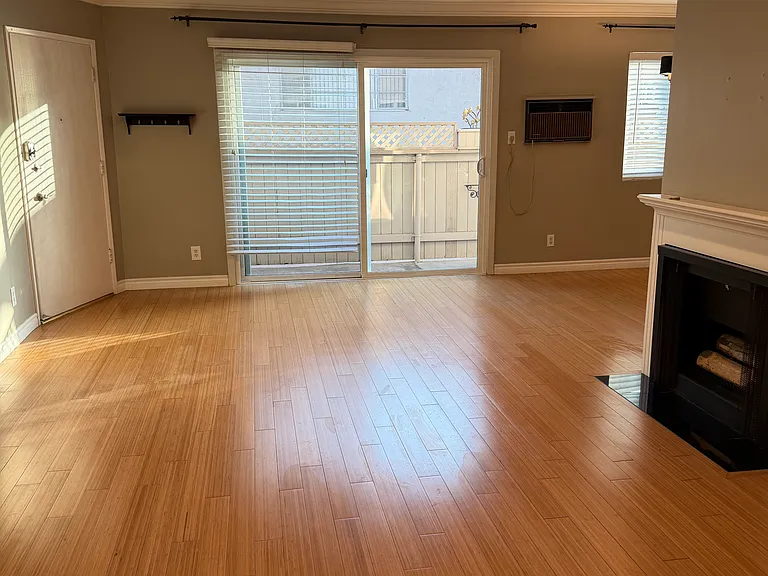 11836 Mayfield Ave #2 — Photo 15