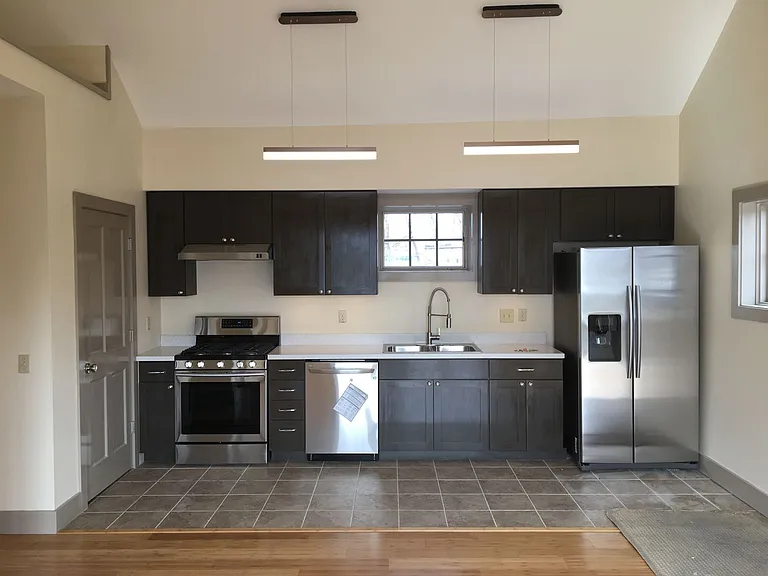 360-362 Main St — Photo 8