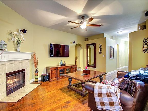5th image of 228 Flatwood Dr