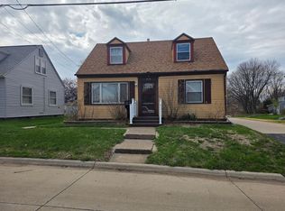 1128 28th St, Bettendorf, IA