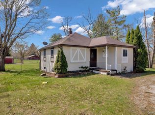 3127 Keewahdin Rd, Fort Gratiot, MI 48059