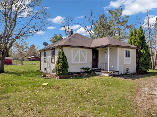 3127 Keewahdin Rd, Fort Gratiot, MI 48059