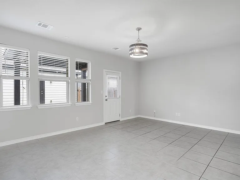 1805 Artesian Springs Xing — Photo 9
