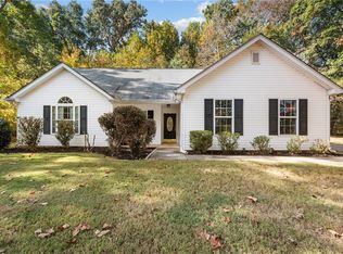 228 Rolling Meadows Dr, Cleveland, GA 30528