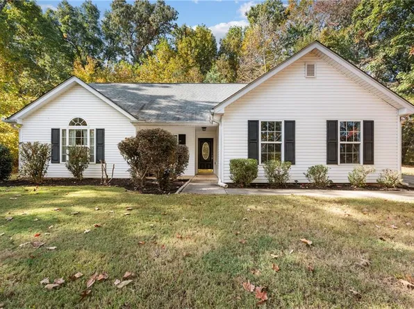 228 Rolling Meadows Dr, Cleveland, GA 30528