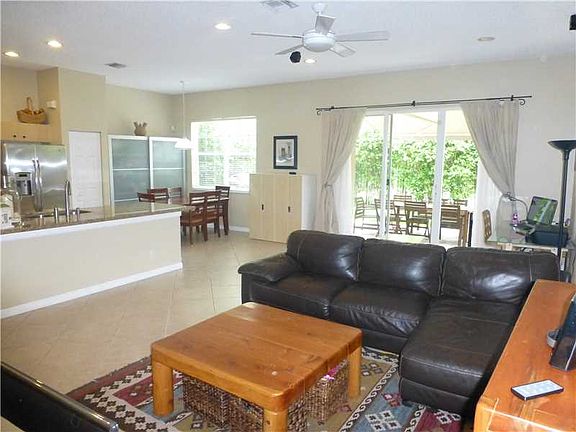 3rd image of 1098 Chenille Cir
