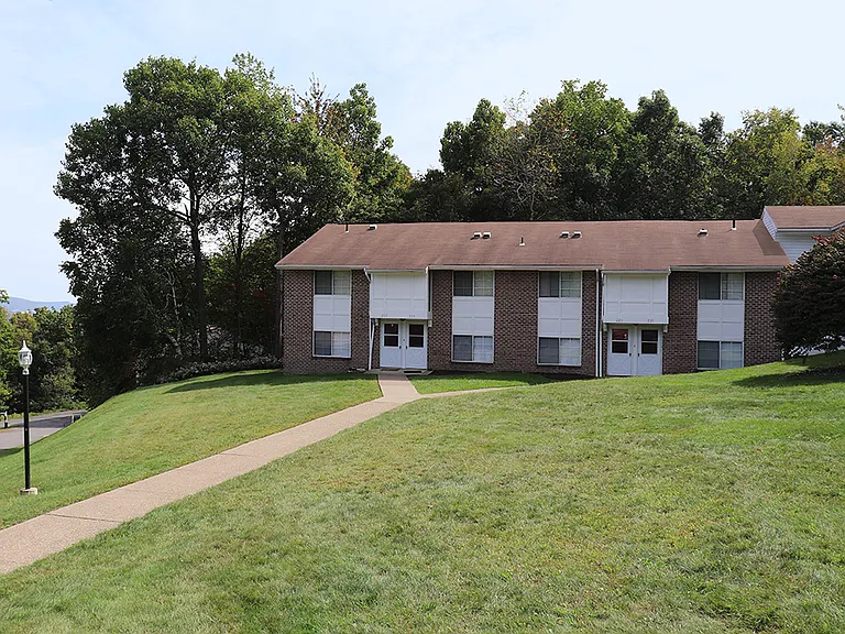 Morgan Manor — Photo 16