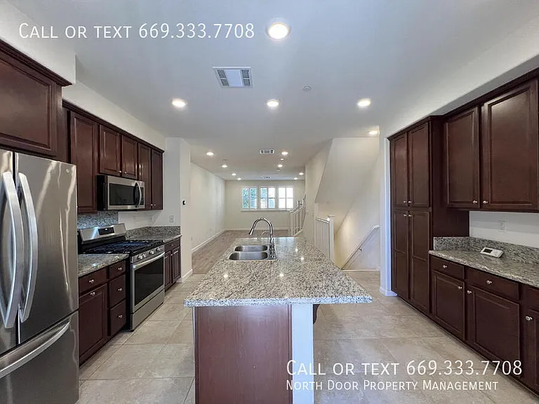 2762 Ferrara Cir — Photo 12