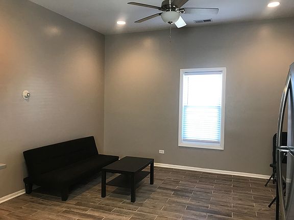 4th image of 2811 W Lyndale St #2