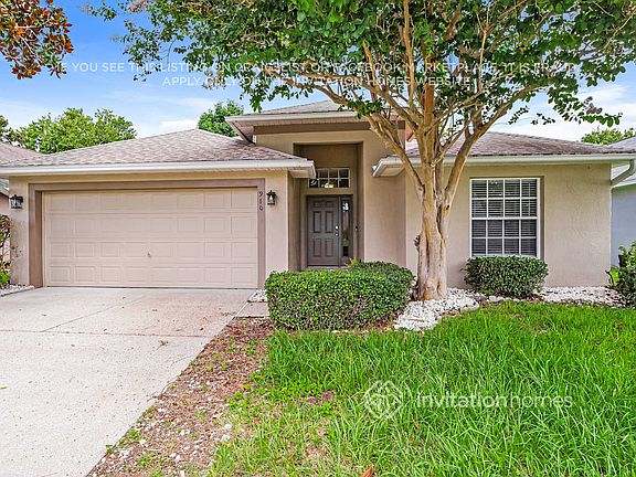3rd image of 910 Shaw Cir