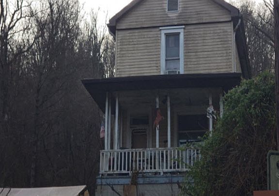 5th image of 905 Merryman Ave