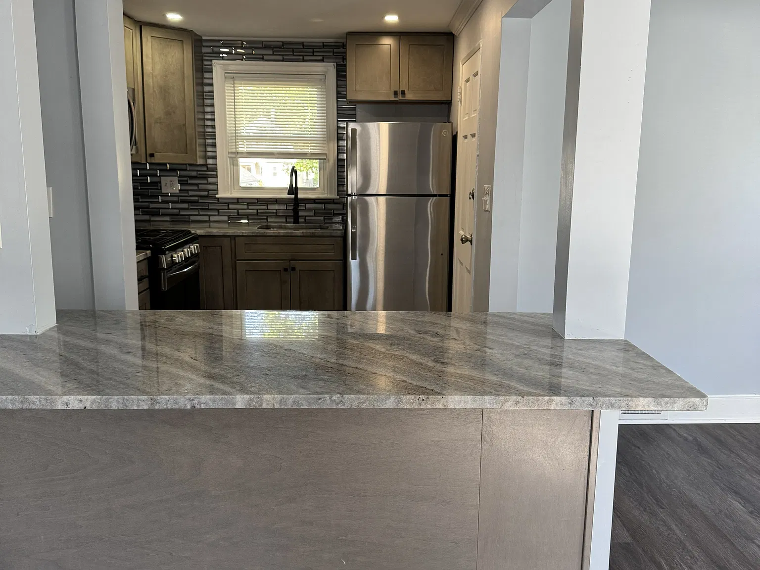 2 bed, 900 sqft, $2,800 — Photo 4