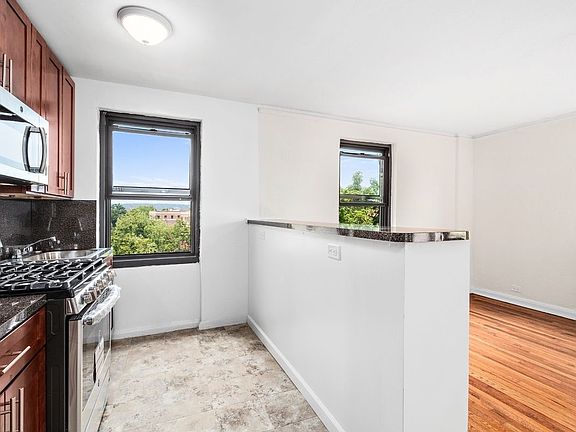 3rd image of 2728 Henry Hudson Pkwy APT 53C