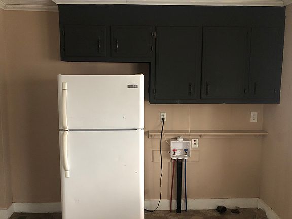 3rd image of 409 W 3rd Ave
