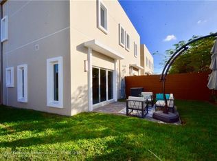 692 NE 43rd St, Fort Lauderdale, FL 33334